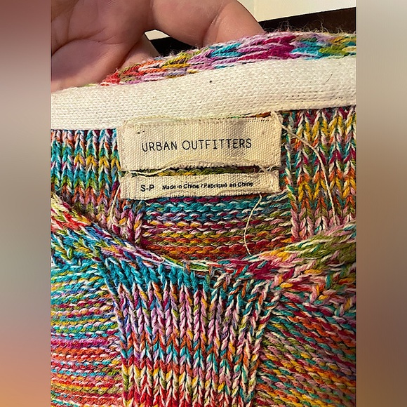 UO Micah Rainbow Ribbed V-Neck Sweater - Picture 6 of 7
